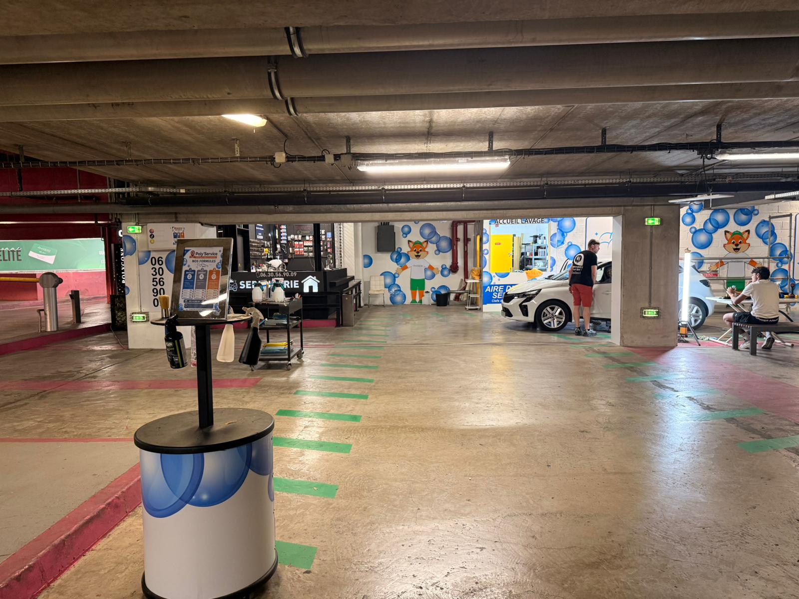Vue de l'allée Poly Service au Polygone Béziers